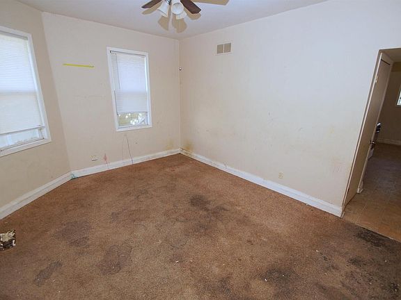 3rd image of 603 W 16th St