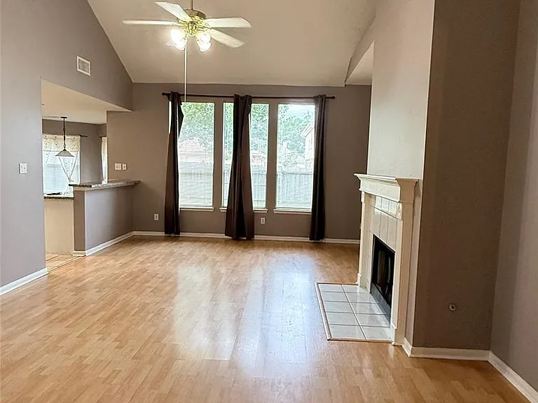 4919 Lochman Ln — Photo 4