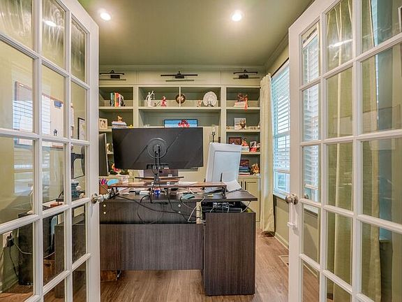 5th image of 10008 S Streamview Ct