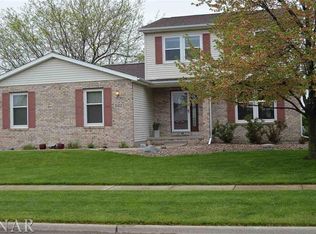 3102 Providence Dr, Bloomington, IL 61704