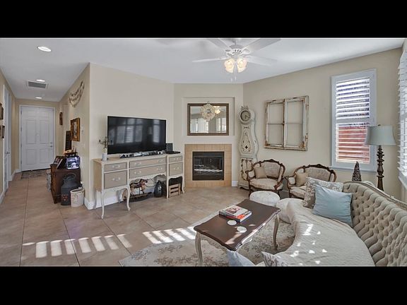 3rd image of 432 Tilden Cir