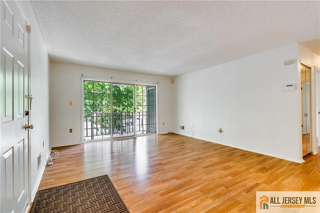 2 bed, 2.0 bath, 1106 sqft, $2,300 — Photo 1