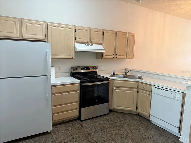 149 Reserve Cir #113 — Photo 3