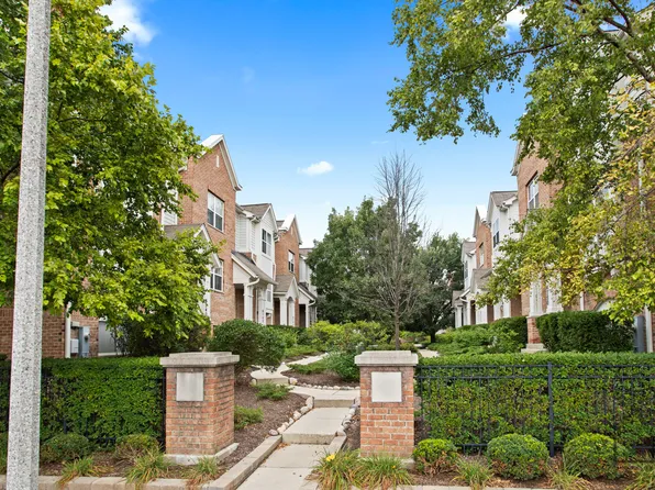 6148 Washington Ct, Morton Grove, IL 60053