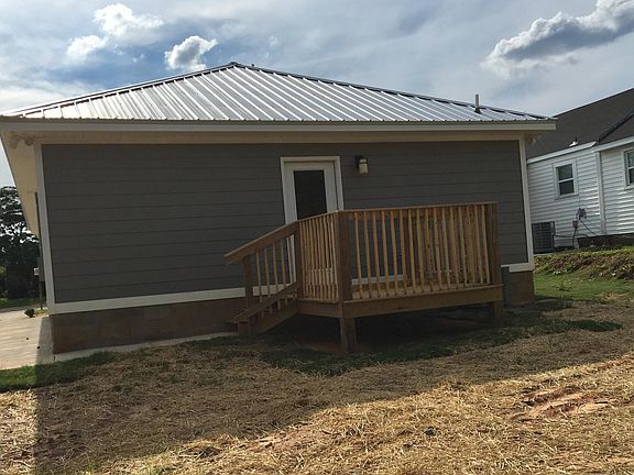 4th image of 15 Juanita Dr