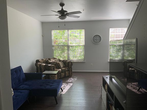 2nd level: entertainment and work space