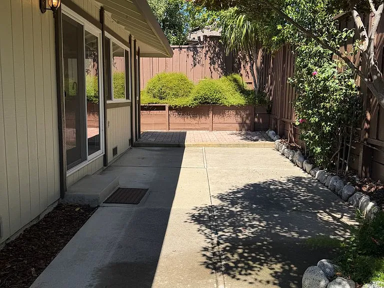 5447 Anselmo Ct — Photo 28