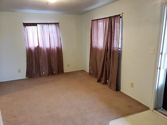 3rd image of 402 S Elford Ave