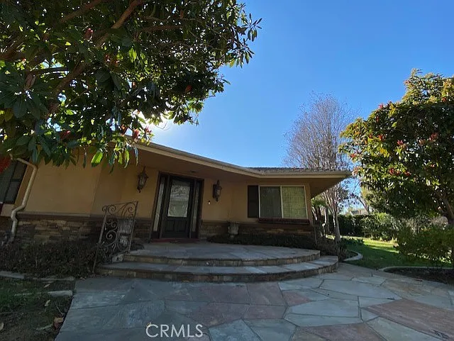 1693 N Euclid Ave — Photo 8
