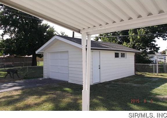 3rd image of 1520 Lindell Blvd