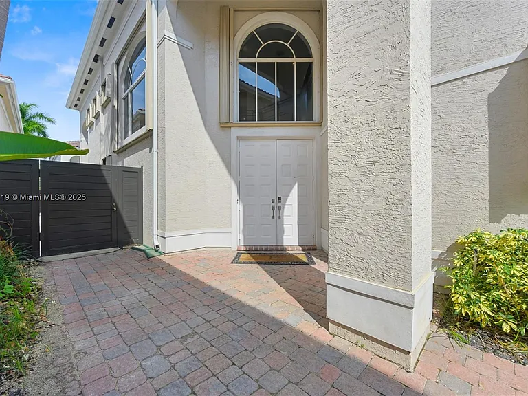 19460 39th Ct — Photo 25