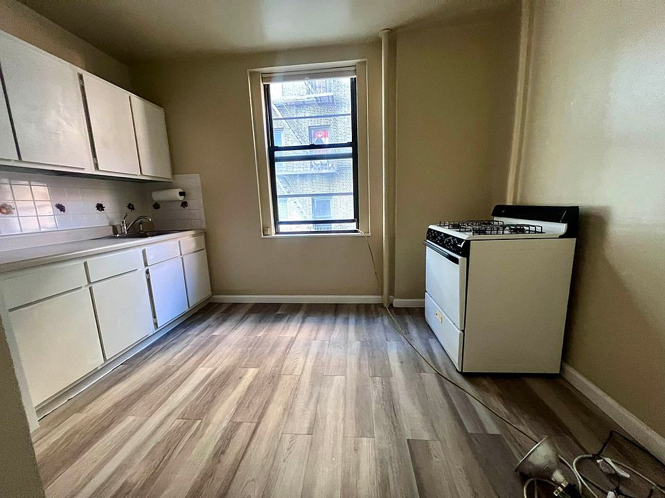 1st image of 725 W 172nd St #14