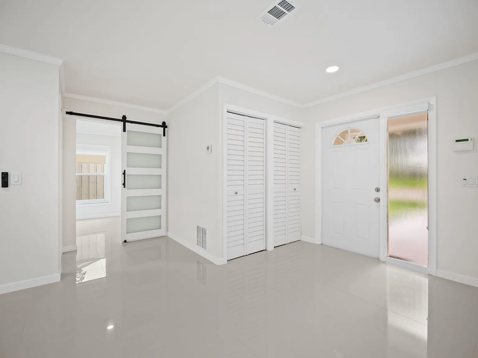 3 bed, 2.0 bath, 1665 sqft, $4,950 — Photo 3