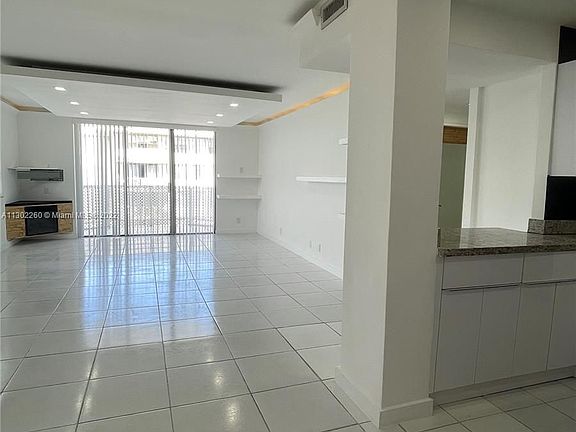 5th image of 16710 NE 9th Ave APT 711