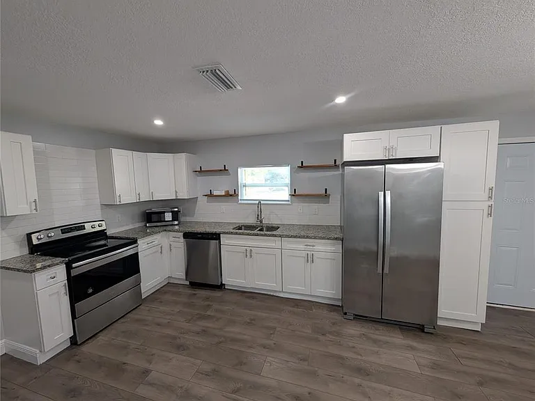 1608 E New Orleans Ave — Photo 3