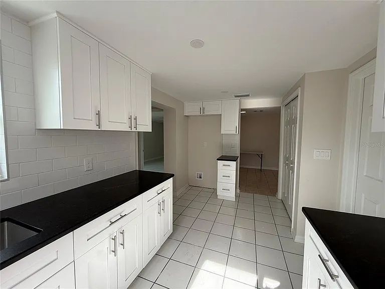 5241 Sparrow Dr — Photo 7