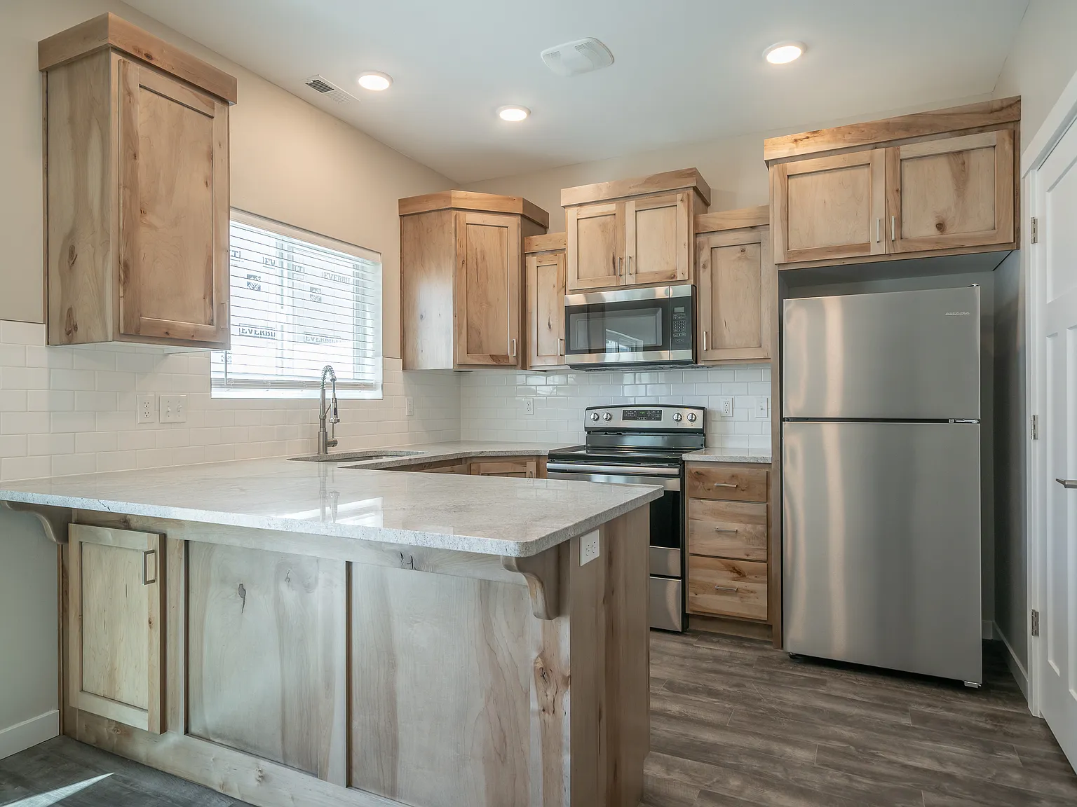 3 bed, 2.5 bath, 1437 sqft, $1,695 — Photo 4