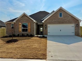 689 Primitivo Ave, Tontitown, AR 72762