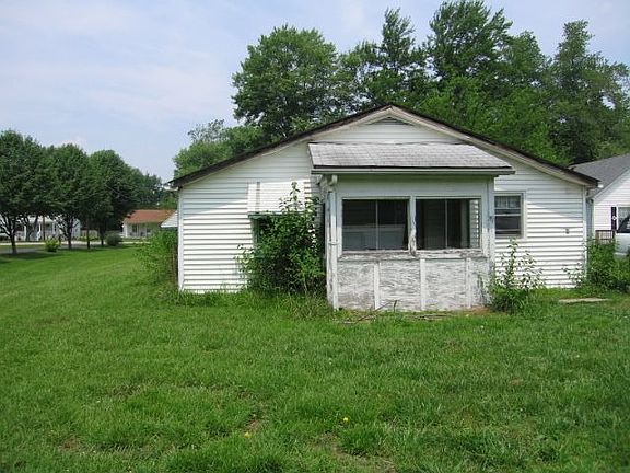 3rd image of 9713 Mason Ln
