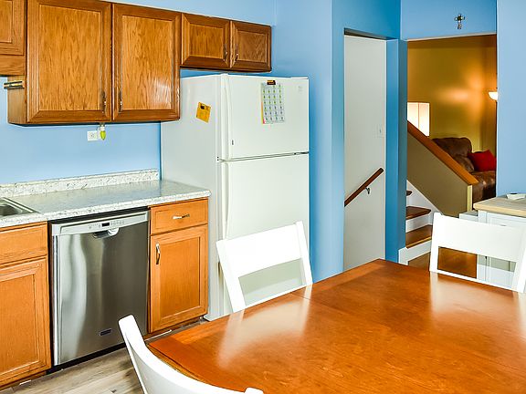 3rd image of 900 Noel Dr
