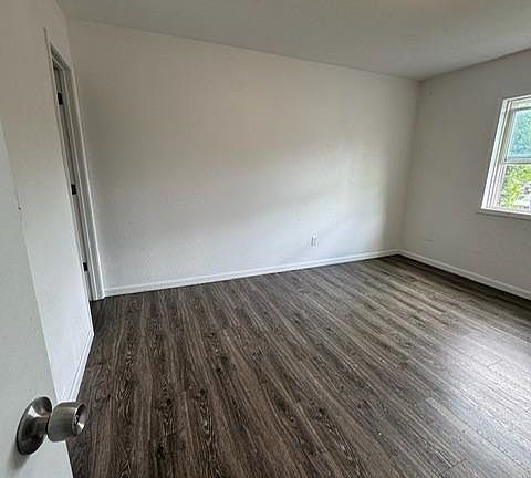 4th image of 2034 Catalpa Dr #E