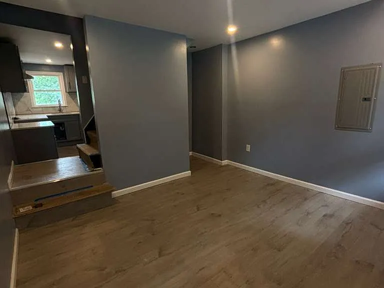 137 W Water St — Photo 5