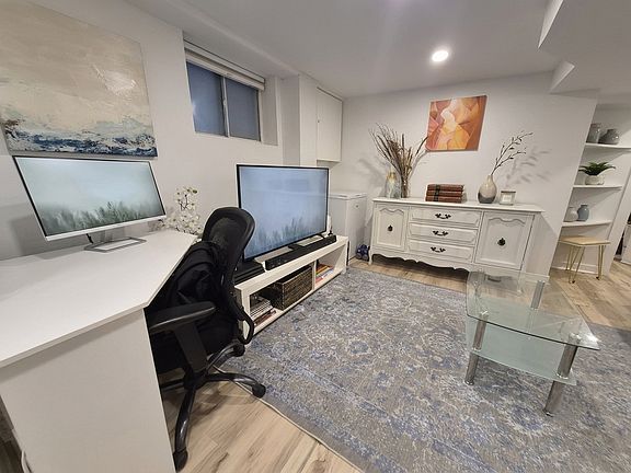 5th image of 1191 Woodbine Ave #Basement