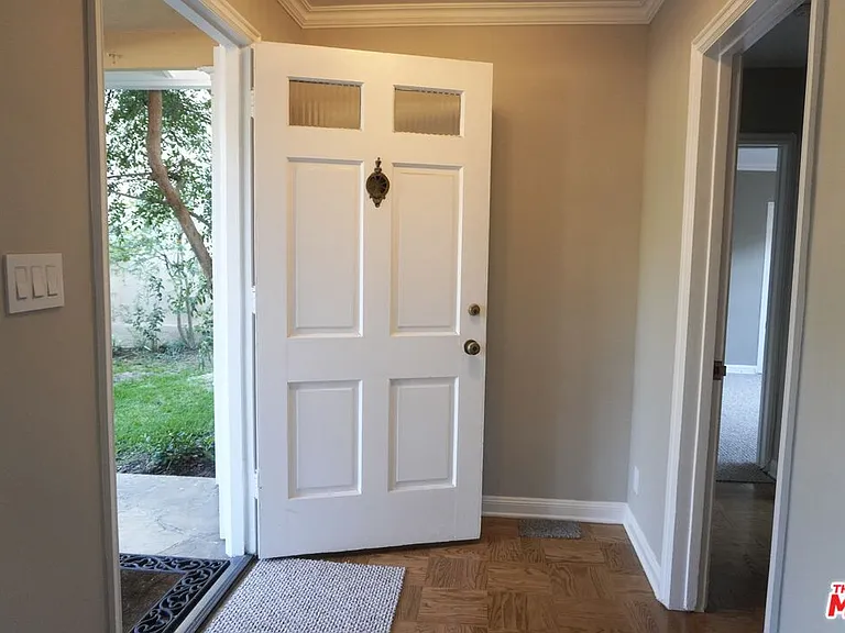 951 Masselin Ave — Photo 33
