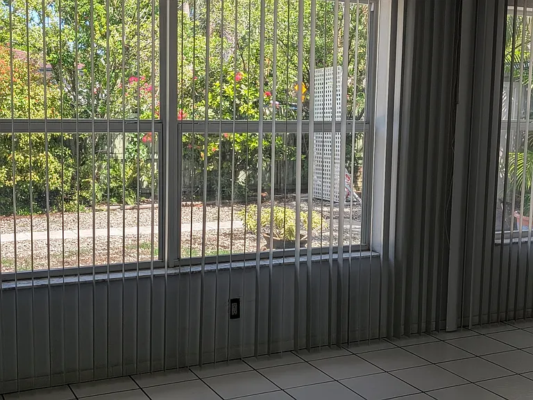 125 SW 19th Ave #UTIL INCLUDED — Photo 16