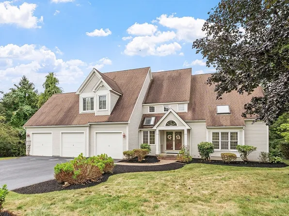 8 Abigail Dr, Hudson, MA 01749