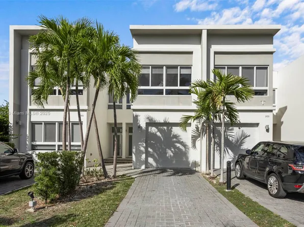 2453 NE 135th St, North Miami, FL 33181
