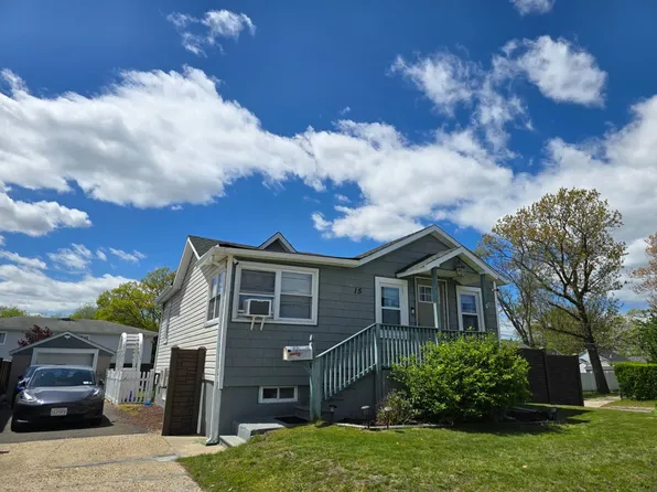 15 Deauville Blvd, Copiague, NY 11726