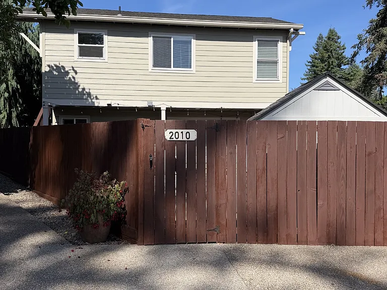 13th St — Photo 1