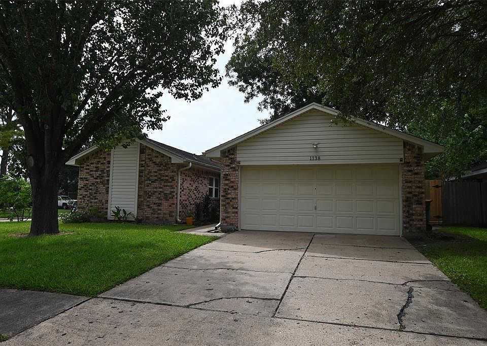 1st image of 1138 E Brompton Dr