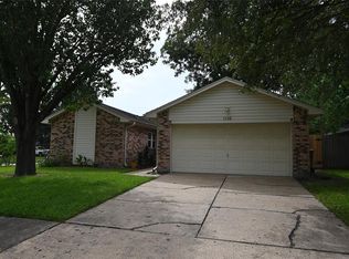 1138 E Brompton Dr, Pearland, TX 77584