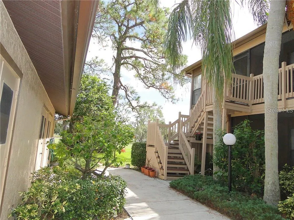 2 bed, 2.0 bath, 1212 sqft, $4,000 — Photo 2