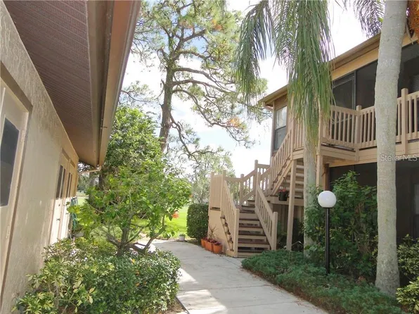 5753 Avista Dr, Sarasota, FL 34243