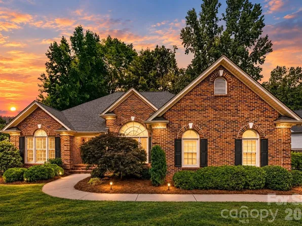 1032 Dan Maples Dr, Cramerton, NC 28032