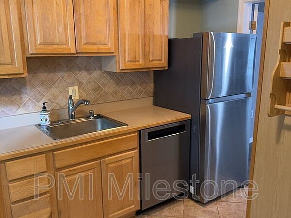 5th image of 749 Azalea Dr