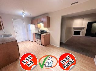 1330 Brook St APT J, Saint Charles, IL 60174