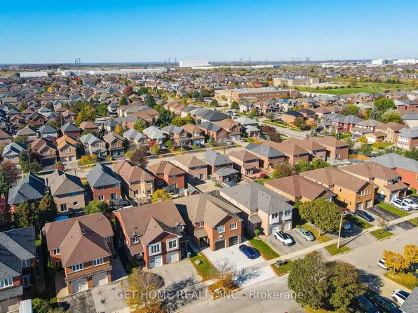 3883 Densbury Dr, Mississauga, ON L5N 6Y9