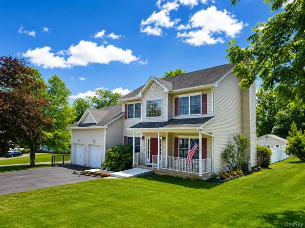 2 Gatehouse Place, Walden, NY 12586