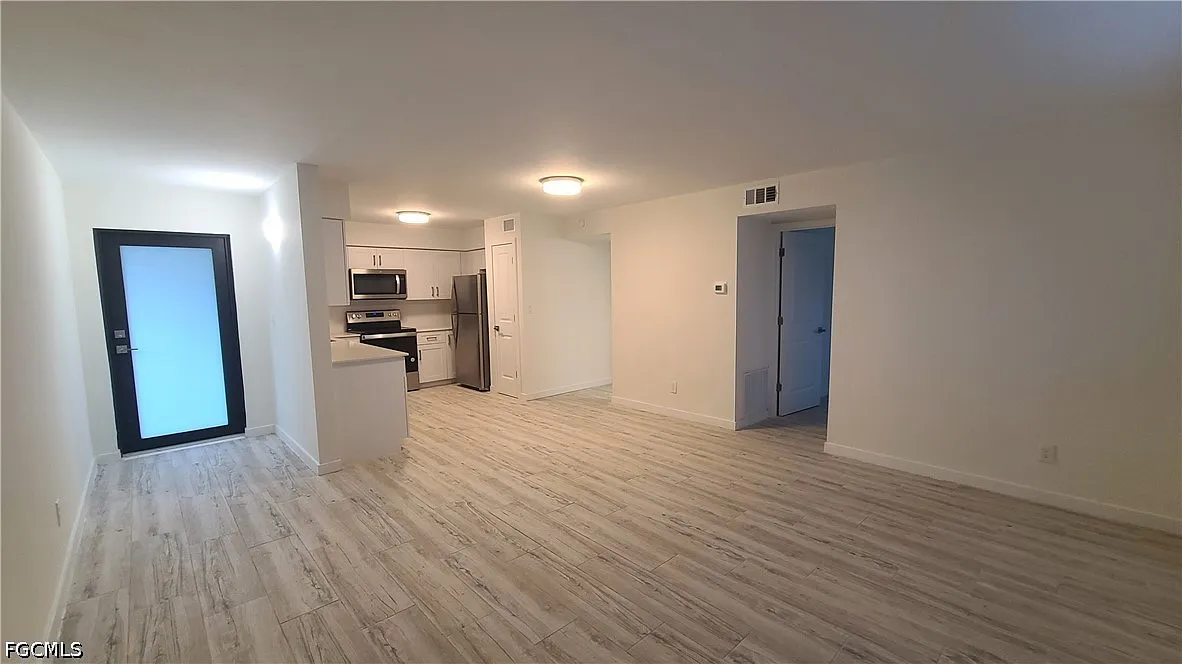 2 bed, 1.0 bath, 800 sqft, $1,300 — Photo 1