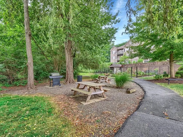 Stewart Woods Apartments — Photo 22