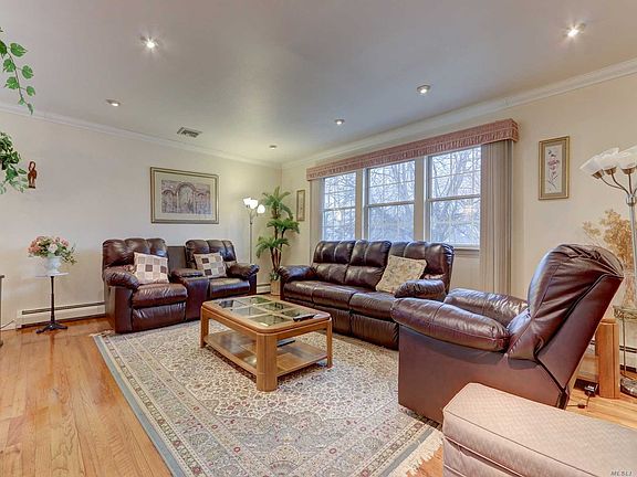 3rd image of 572 Waverly Pl