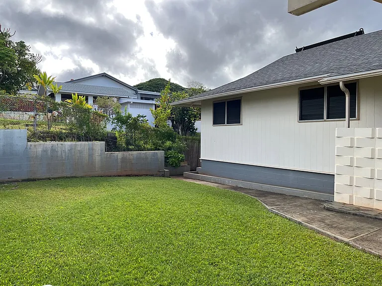 98-1429 Akaaka St — Photo 3