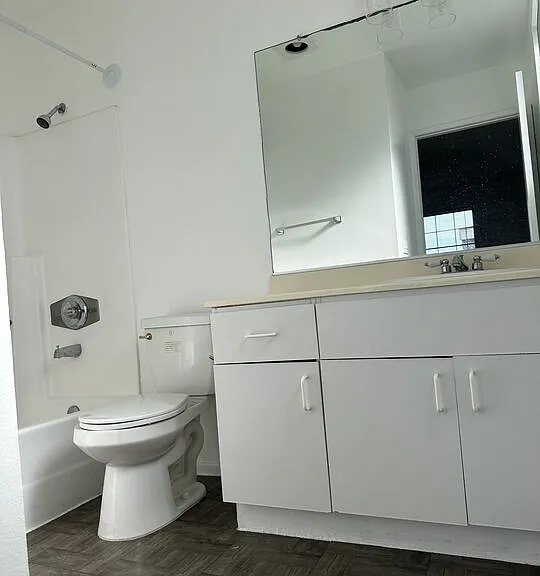 710 Crenshaw Blvd #201 — Photo 11