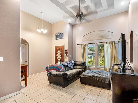 4th image of 808 Montecruz St