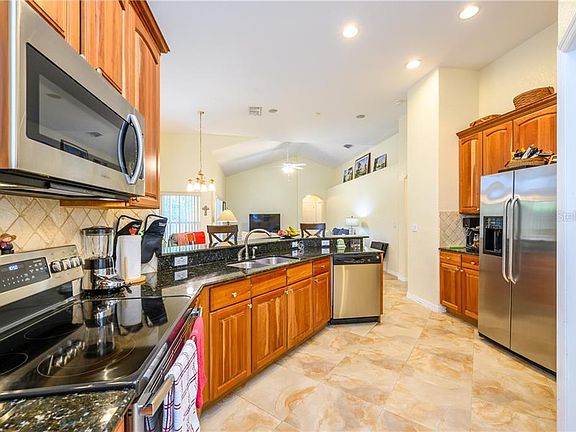 5th image of 10712 Lemay Dr