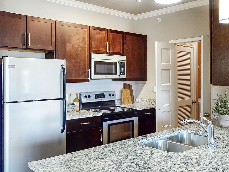 Modern Kitchen with Stainless Steel Appliances